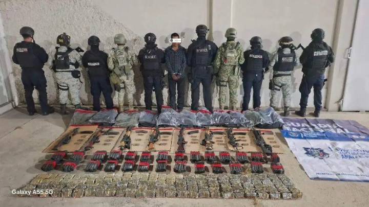Detienen en Guachochi a sujeto con arsenal, municiones y equipo táctico