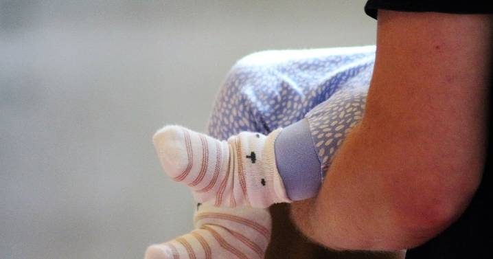 Senado extiende licencia de paternidad para empleados públicos y aprueba reforma a salario de bomberos