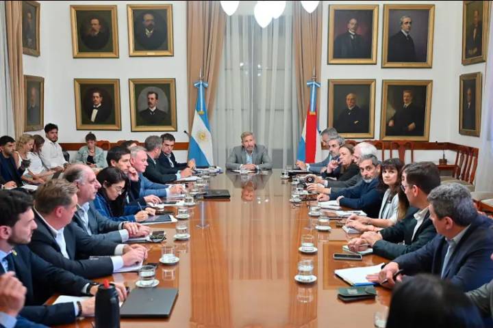 Vehículos, sistemas de digitalización y viviendas, fueron los temas de la reunión de gabinete