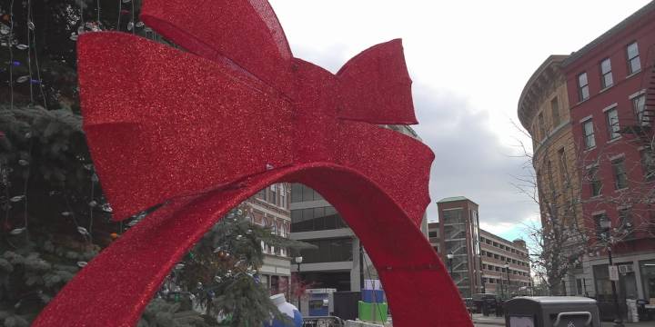 Downtown Bangor kicks off holiday season with shopping, the tree lighting and much more