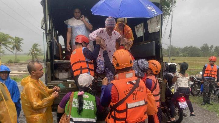 Typhoon Fung-wong blows away from the Philippines, leaving 8 dead and 1.4 million displaced