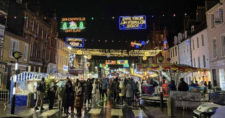 East Lothian high street becomes illuminated for Christmas as locals celebrate