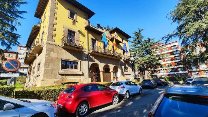 Malestar vecinal en Puente de los Fierros (Lena) por la red de agua: denuncian fallos "constantes" con el suministro