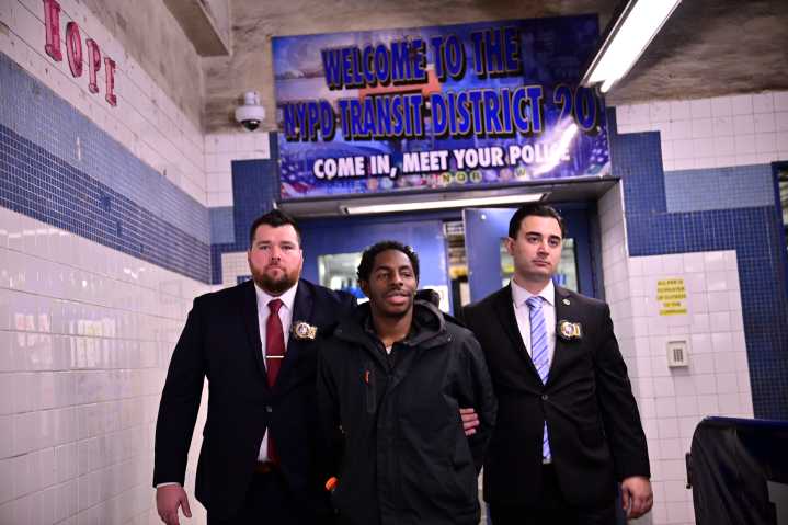 Cops catch man wanted for double slashing at Queens subway station