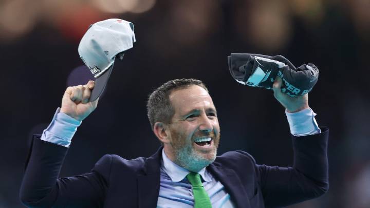 Howie SZN: Social media reacts to Roseman’s flurry of trades