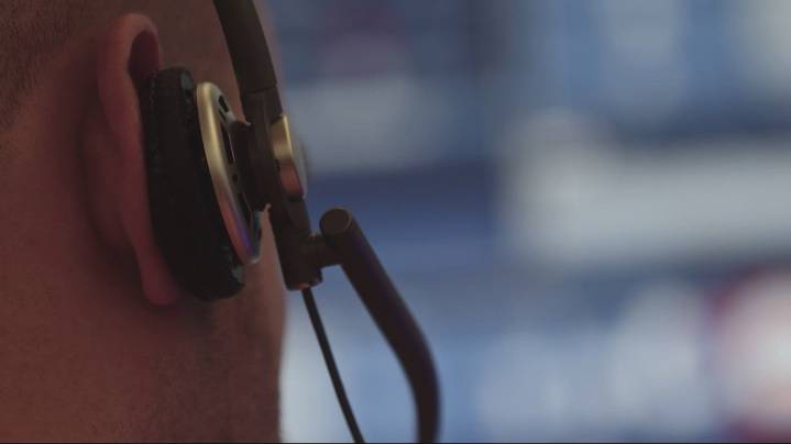 Oregon woman 'orders pizza' in 911 call to escape domestic violence attack