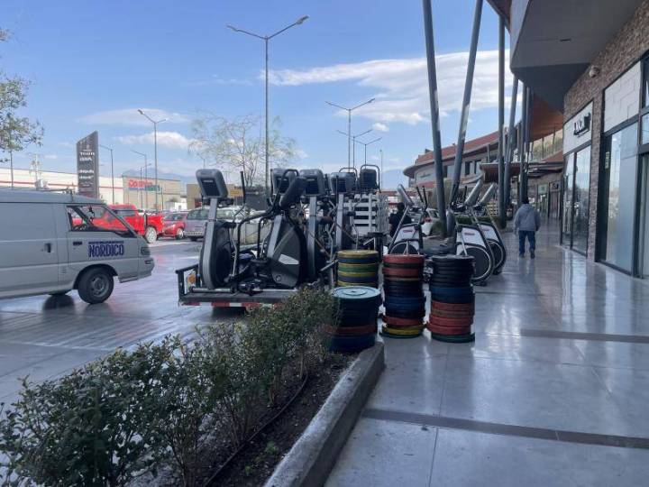 Desalojan gimnasio de plaza al norte de Saltillo tras presunto conflicto de renta