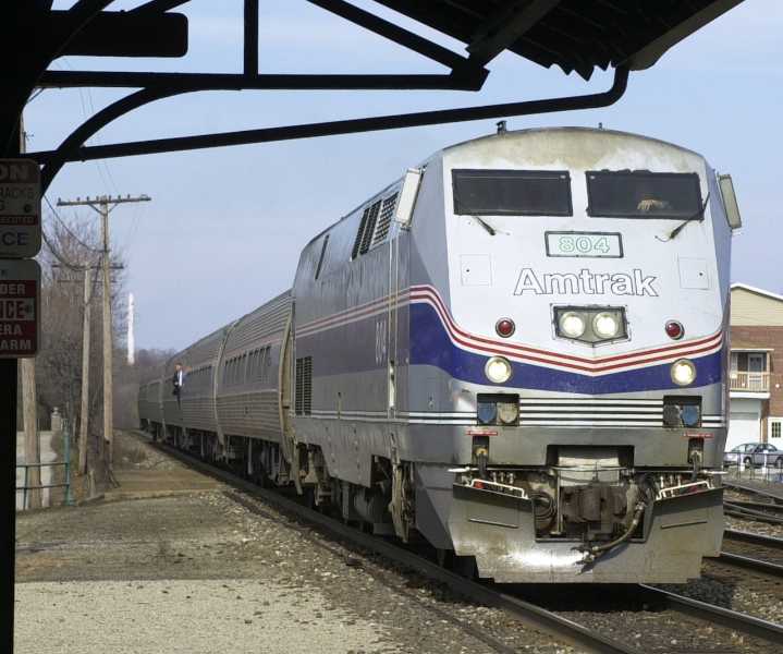 107 Thanksgiving travelers evacuated after their Amtrak train lost power