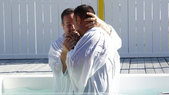 Pourer Gets Dunked Just to Make Sure