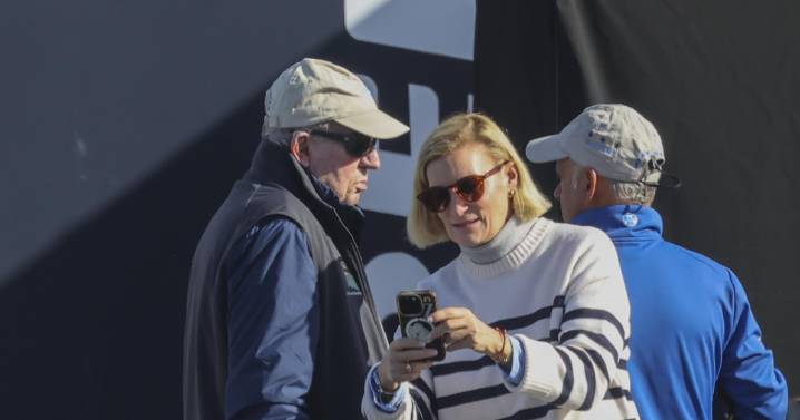 El Rey Juan Carlos recibe la visita de sus sobrinos Alfonso y María Zurita en Sangenjo