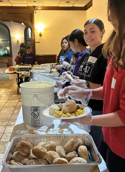 Elgin's community Thanksgiving dinner is on again for 2025