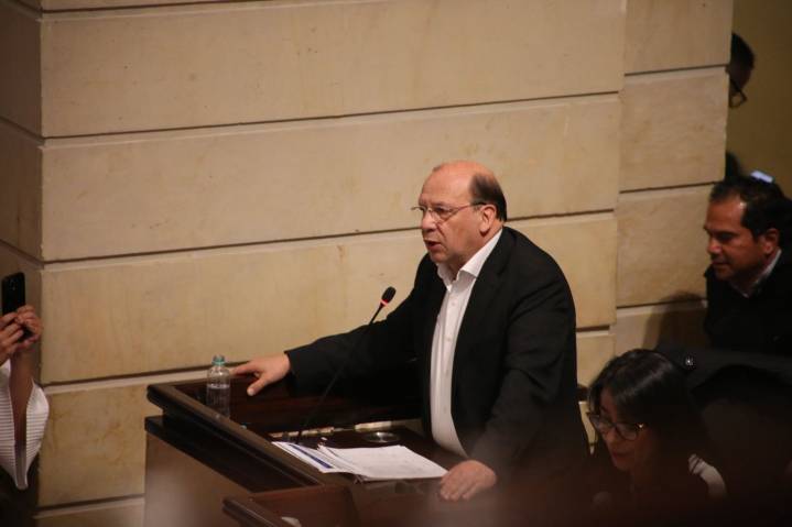 Reforma tributaria queda en suspenso tras falta de quórum