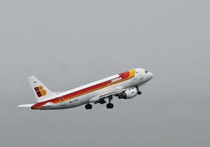 Iberia y otras cinco aerolíneas cancelan sus vuelos comerciales a Venezuela tras las advertencias de EE UU