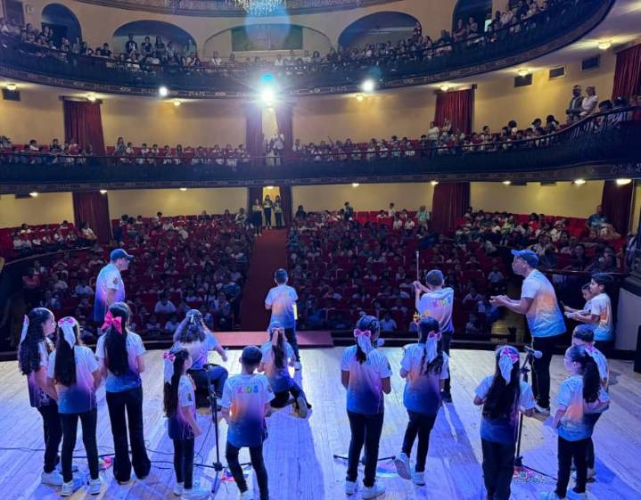 Programa “La Escuela Va al Teatro” deleitó a niñas y niños de Valencia y San Diego