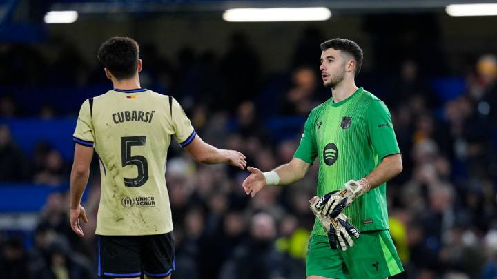 Joan García abatido tras la derrota del Barcelona contra el Chelsea: "Ha sido muy duro"