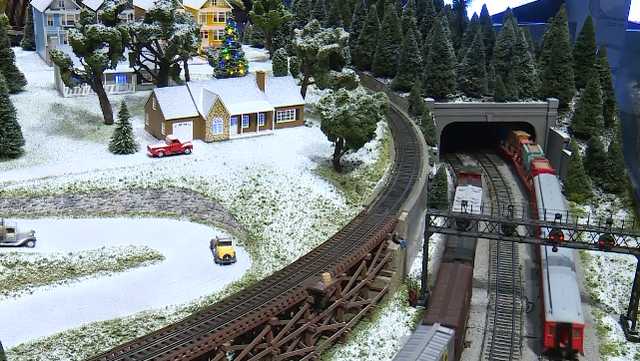 Duke Energy Holiday Trains return to Cincinnati Museum Center. How to get tickets