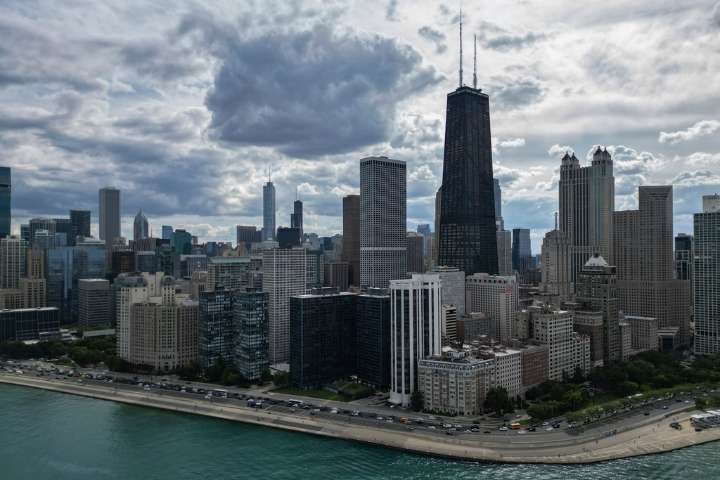 Chicago downtown office space vacancy rate jumps to record high levels