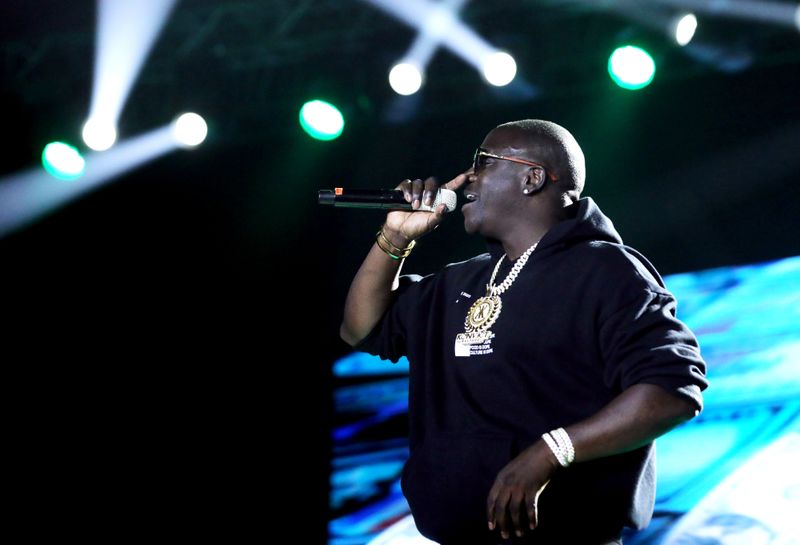 From Smack That to Chammak Challo, Akon stirs nostalgia at Delhi concert