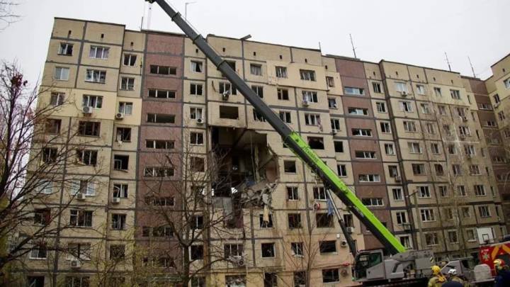 Dos muertos y cortes de suministro en ataque ruso a infraestructura energética ucraniana