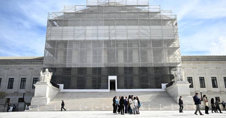 Supreme Court hears arguments in dispute over Trump's sweeping tariffs