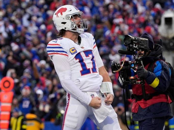 Josh Allen dominates with 6 TDs as Bills beat Buccaneers