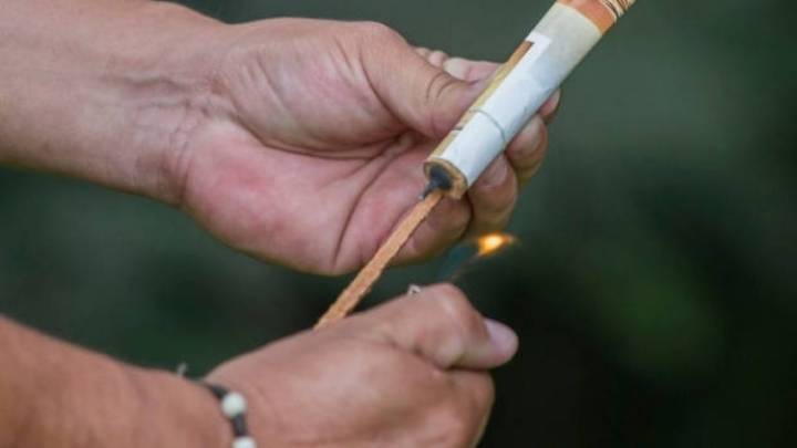 Vecino detiene lanzamiento de pólvora con un baldado de agua fría en Bello, Antioquia