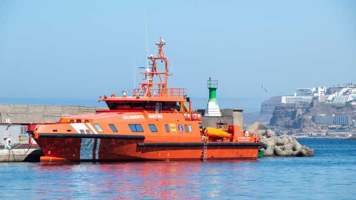 Un muerto y un desaparecido en un naufragio frente a la localidad gaditana de Sancti Petri