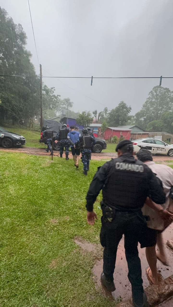 Detuvieron a tres acusados de robar e incendiar la casa de su vecino