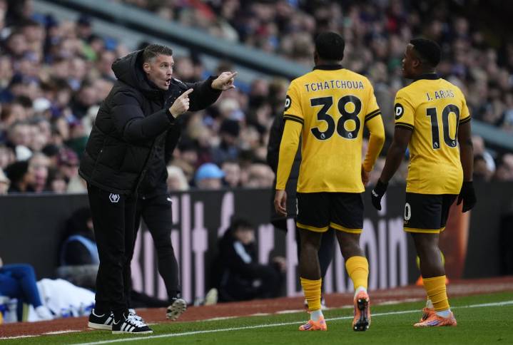 "Deal with it, lads" - Wolves boss on outside criticism and players' reaction