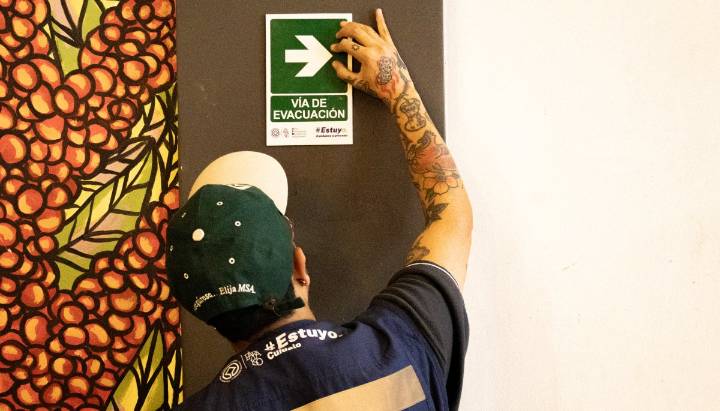 19 locales del Barrio Puerto de Valparaíso fortalecen su prevención contra incendios