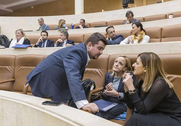 Buruaga se planteará convocar elecciones si la oposición bloquea la acción de gobierno