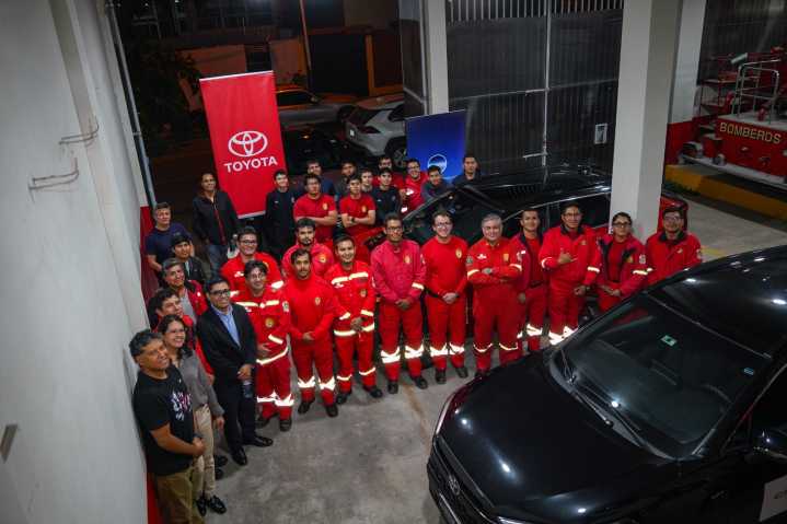 Movilidad sostenible: bomberos se actualizan para actuar ante riesgos en autos electrificados