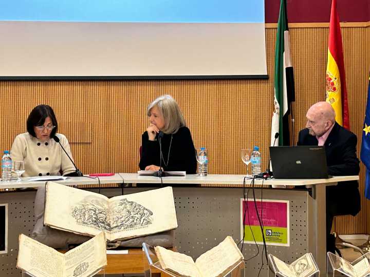 La Biblioteca Pública de Cáceres incorpora el legado documental de la familia de Publio Hurtado, un nuevo tesoro para el patrimonio histórico extremeño