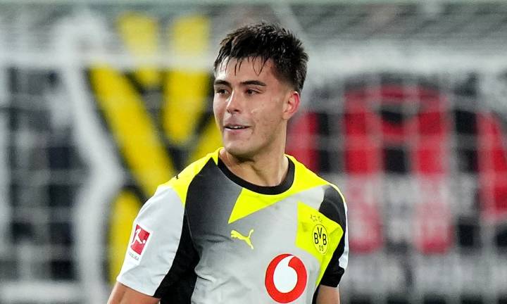 Aaron Anselmino: Borussia Dortmund plan Chelsea transfer talks as loanee hits form
