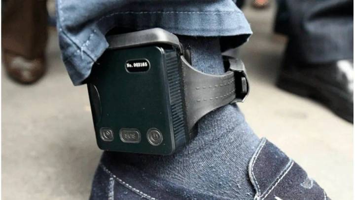 Concordia: se quitó la tobillera electrónica, se la colocó a su hija y terminó detenida