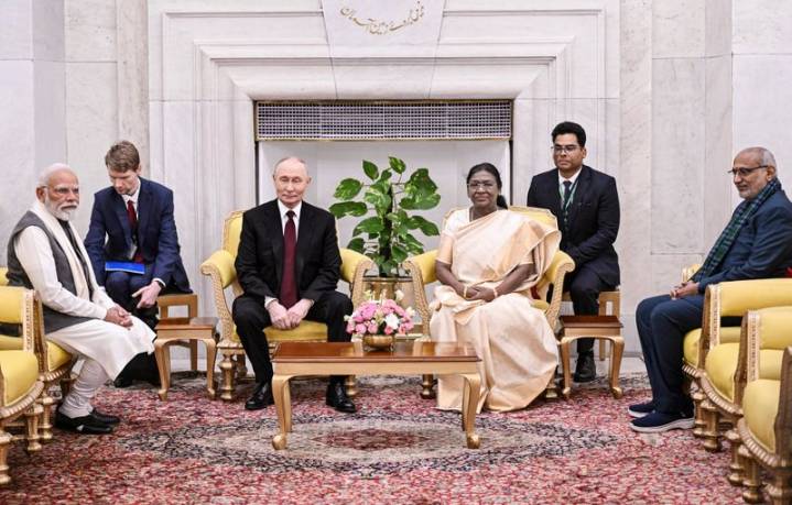 President Droupadi Murmu hosts Vladimir Putin