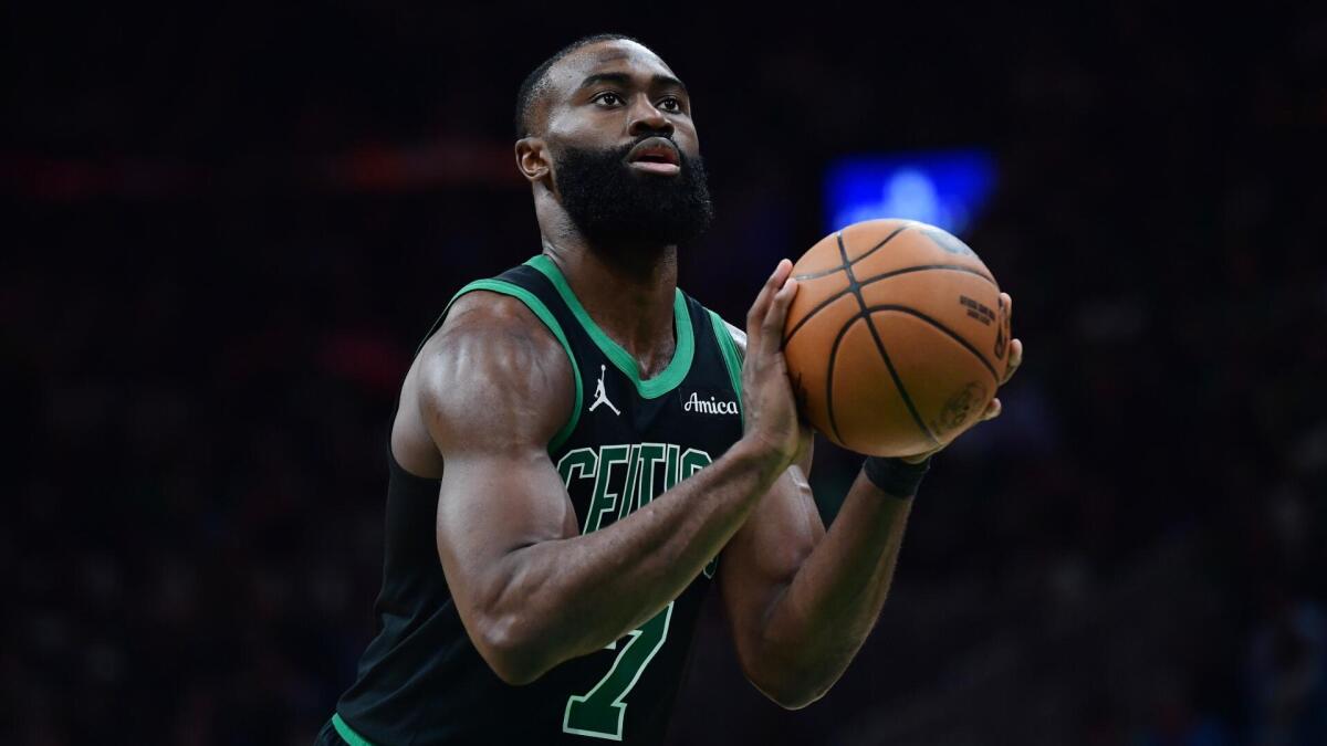 Lakers vs. Celtics prediction, odds, line: 2025 NBA picks from proven model