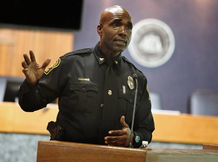 State should criminalize leaving guns in cars, police say