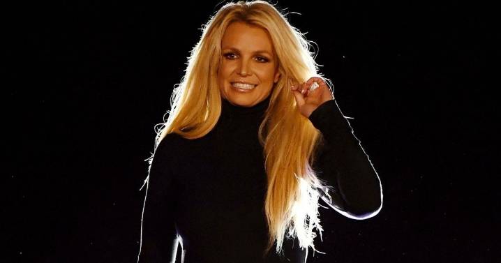 Britney Spears Posing in Bed Will Make You Look Twice