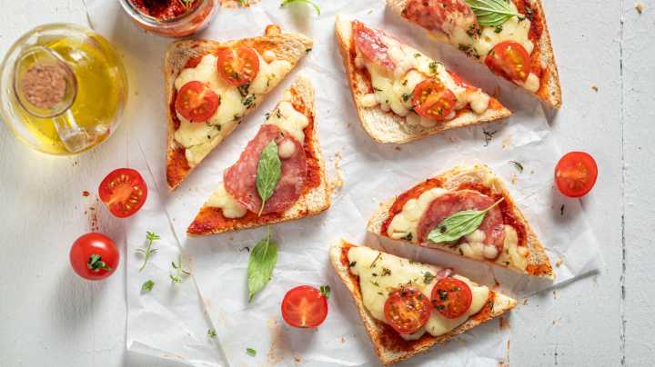 'Poor Man's Pizza' Was A True Struggle Meal From The '80s