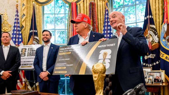 La estrecha relación de Infantino con Trump genera suspicacias antes del Mundial 2026, ¿el fútbol está sobrepasando la línea política?