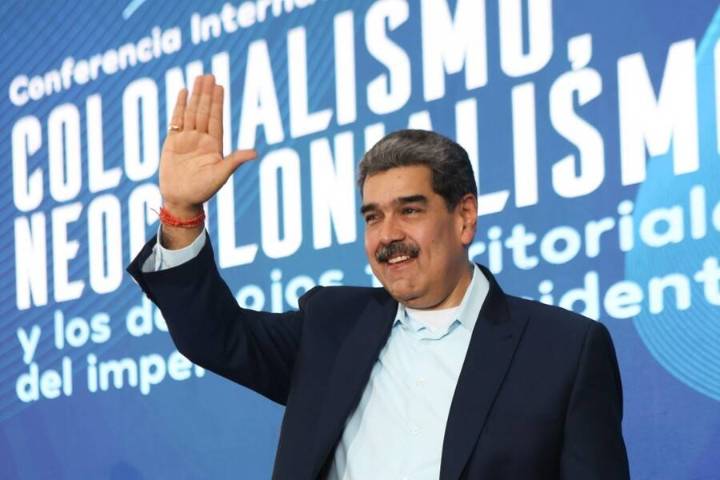 Maduro afirma que Machado llamó a invadir Venezuela y que aplaudió incautación del buque petrolero