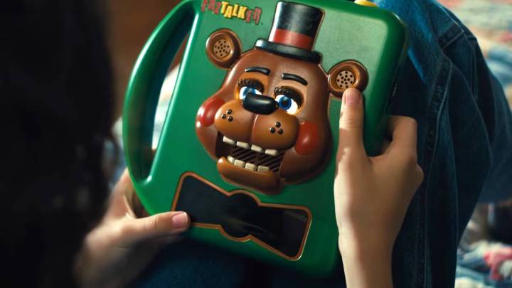 10 Hidden Video Game Easter Eggs in 'Five Nights at Freddy's 2'