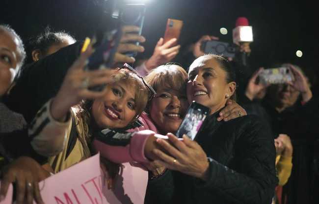 Mujeres tenemos derecho a ser felices: Sheinbaum