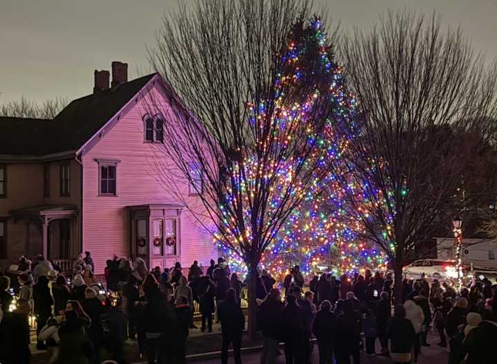 Christmas at Historic Richmond Town: Annual tree lighting draws Staten Island families, officials