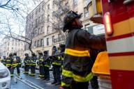Al menos seis heridos leves tras aparatoso incendio en edificio de viviendas de Nueva York