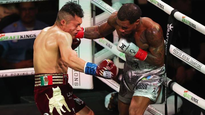 Pitbull Cruz conserva título tras empate mayoritario con Lamont Roach
