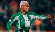 Vea el gol que el “Cucho” Hernández le anotó al Barcelona en la derrota del Betis en España
