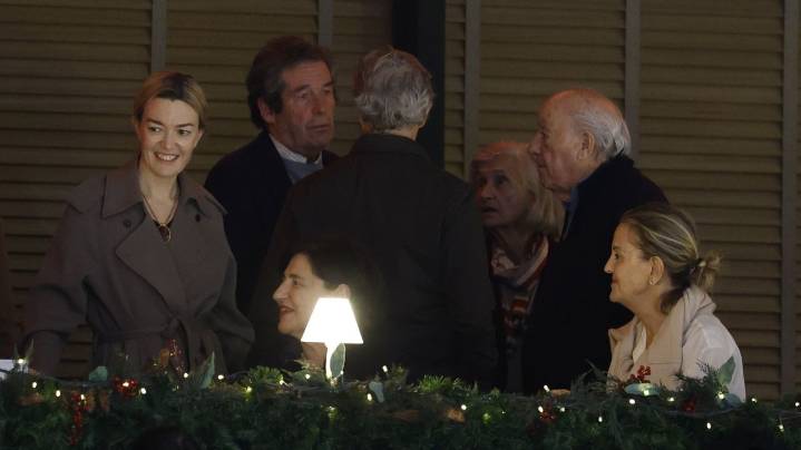 Marta Ortega, junto a sus padres y sus suegros en el circuito de Casas Novas