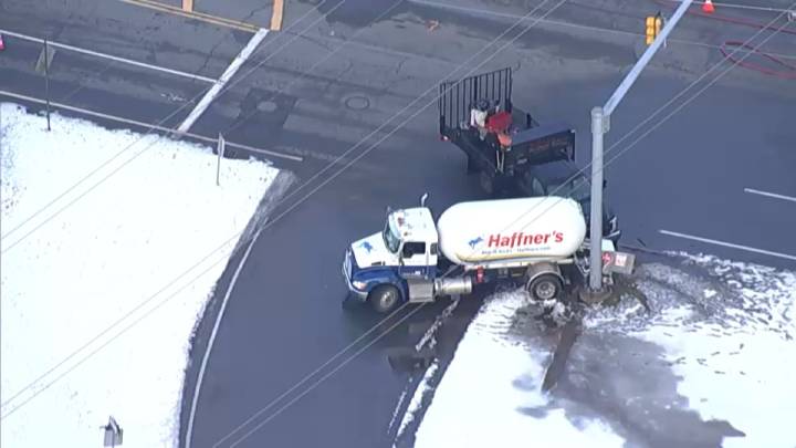 Traffic alert: Boston Road in Westford, MA closed after crash